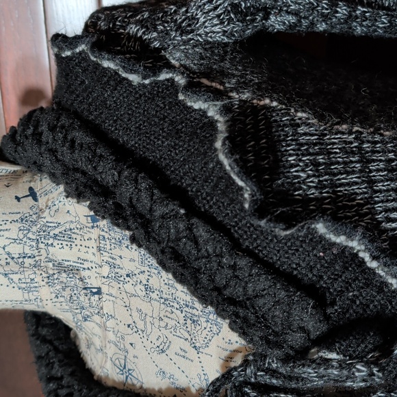 Sioni Women's Black and Gray Sweater - Picture 6 of 10